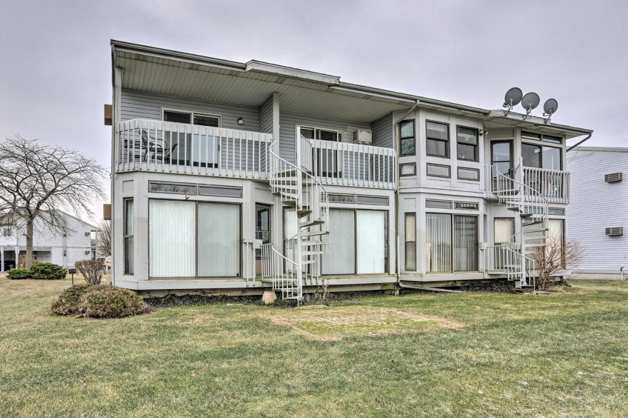 Sand Beach Condo With Balcony, Dock And Access To Lake Erie מראה חיצוני תמונה